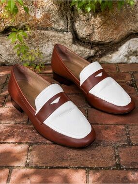 BERNARDO Classic Luxury Preppy Brown and Ivory Leather Loafers, 10M